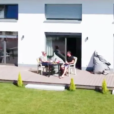 Neueroffnung: Komfortables 42qm Nahe Legoland Apartman
